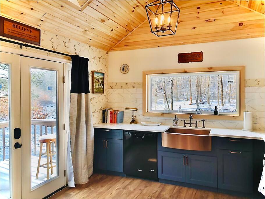 Charming 120-Year-Old Farmhouse By The Creek. Starlight 外观 照片